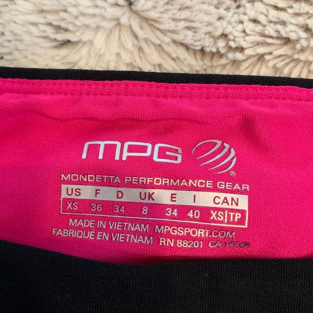 MPG spandex workout shorts - Picture 3 of 4